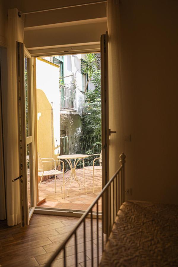B&B La Fenice Suite Salerno Zewnętrze zdjęcie